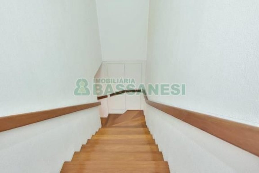 Predio com 200m², 12 vagas, no bairro Exposição em Caxias do Sul para Comprar