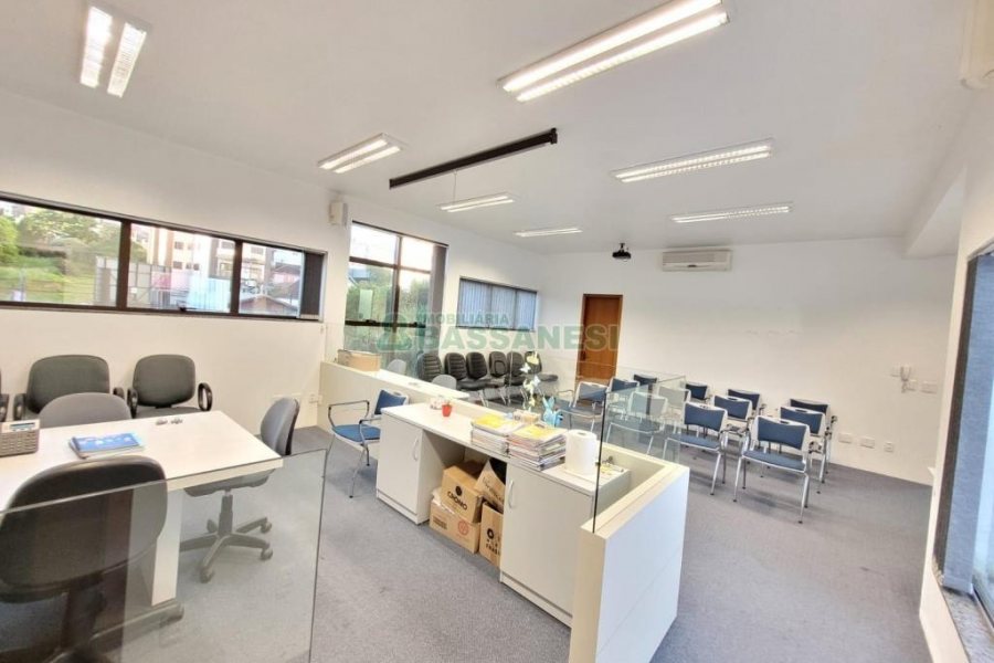 Predio com 200m², 12 vagas, no bairro Exposição em Caxias do Sul para Comprar