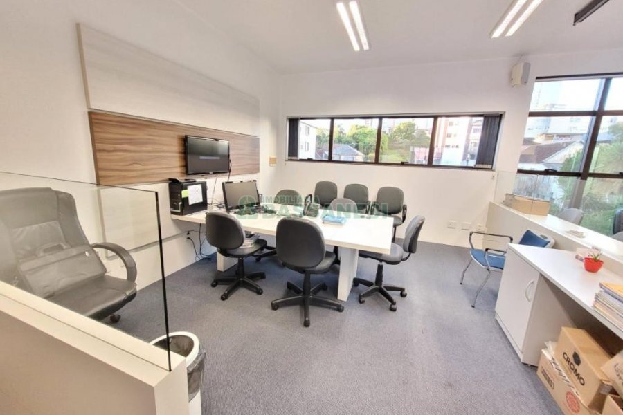 Predio com 200m², 12 vagas, no bairro Exposição em Caxias do Sul para Comprar