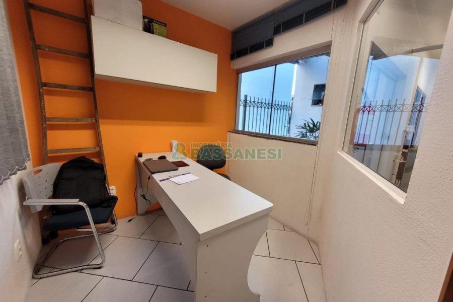 Predio com 200m², 12 vagas, no bairro Exposição em Caxias do Sul para Comprar