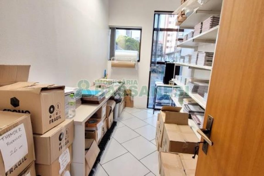 Predio com 200m², 12 vagas, no bairro Exposição em Caxias do Sul para Comprar