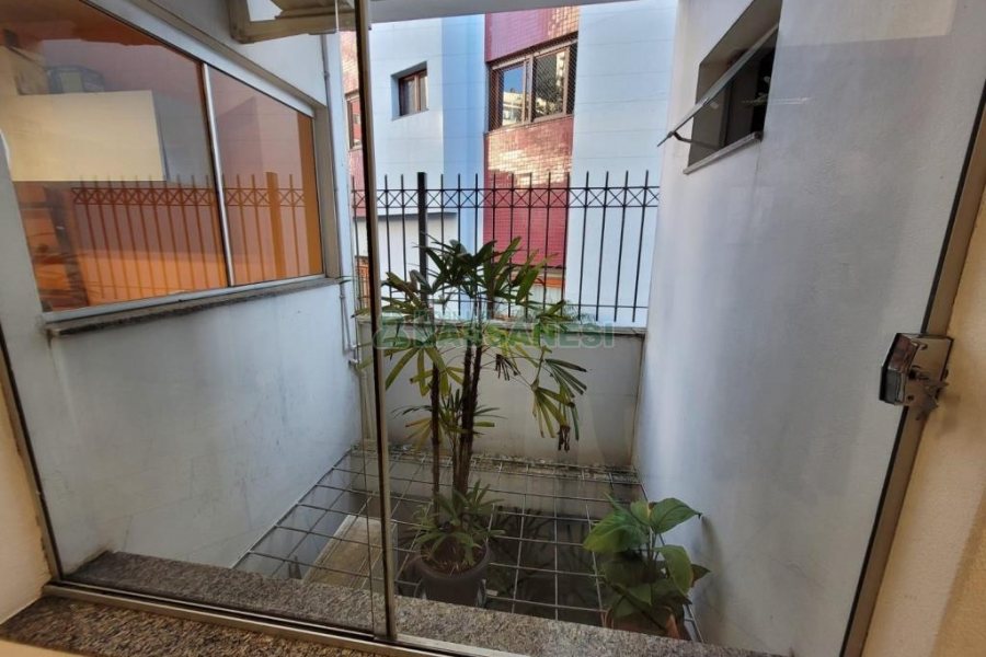 Predio com 200m², 12 vagas, no bairro Exposição em Caxias do Sul para Comprar