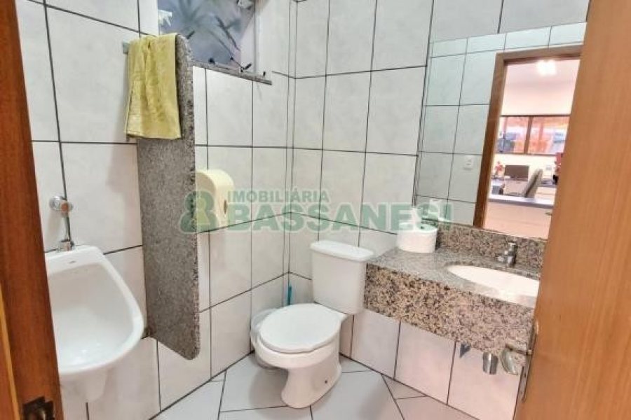 Predio com 200m², 12 vagas, no bairro Exposição em Caxias do Sul para Comprar