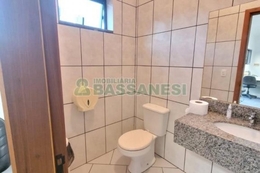 Predio com 200m², 12 vagas, no bairro Exposição em Caxias do Sul para Comprar