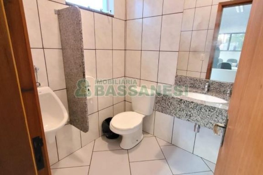 Predio com 200m², 12 vagas, no bairro Exposição em Caxias do Sul para Comprar