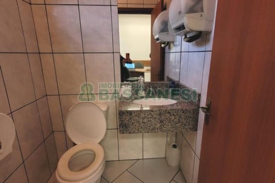 Predio com 200m², 12 vagas, no bairro Exposição em Caxias do Sul para Comprar