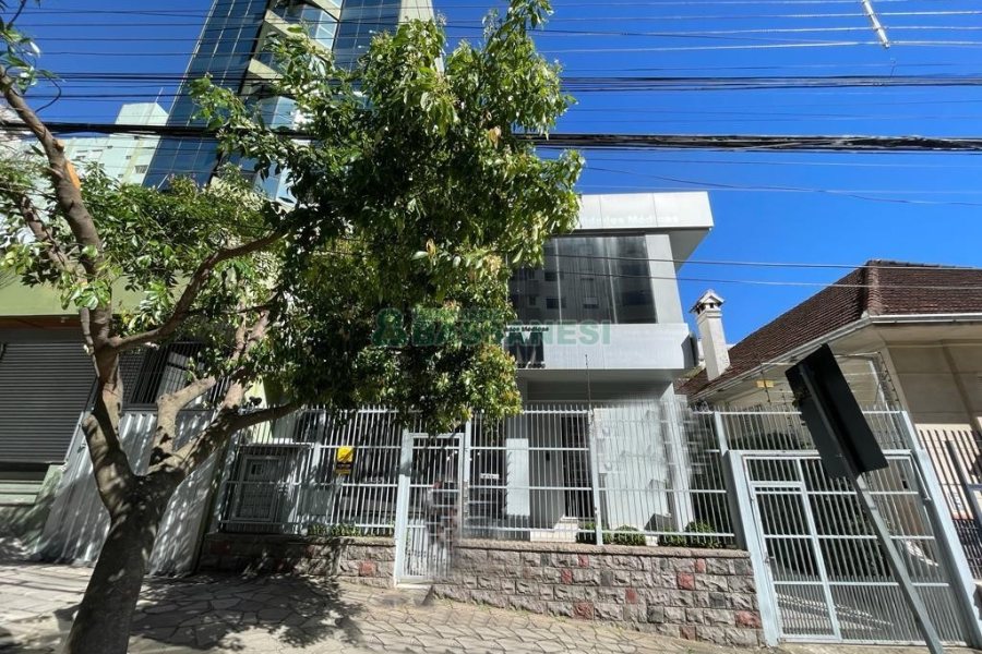 Casa Comercial com 368m², 4 dormitórios, 2 vagas, no bairro Centro em Caxias do Sul para Alugar