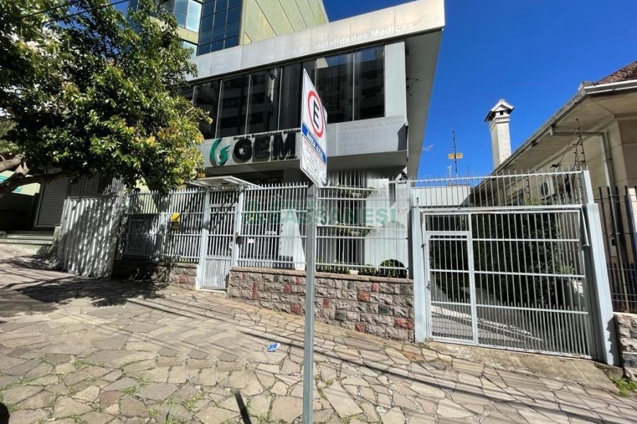 Casa Comercial com 368m², 4 dormitórios, 2 vagas, no bairro Centro em Caxias do Sul para Alugar