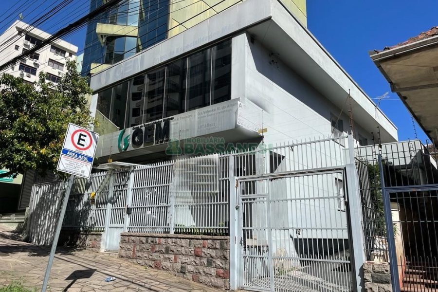 Casa Comercial com 368m², 4 dormitórios, 2 vagas, no bairro Centro em Caxias do Sul para Alugar