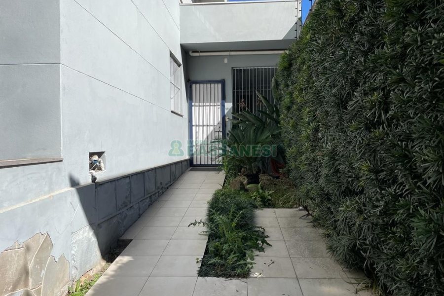 Casa Comercial com 368m², 4 dormitórios, 2 vagas, no bairro Centro em Caxias do Sul para Alugar
