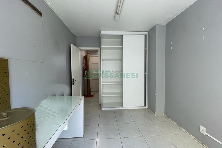 Casa Comercial com 368m², 4 dormitórios, 2 vagas, no bairro Centro em Caxias do Sul para Alugar