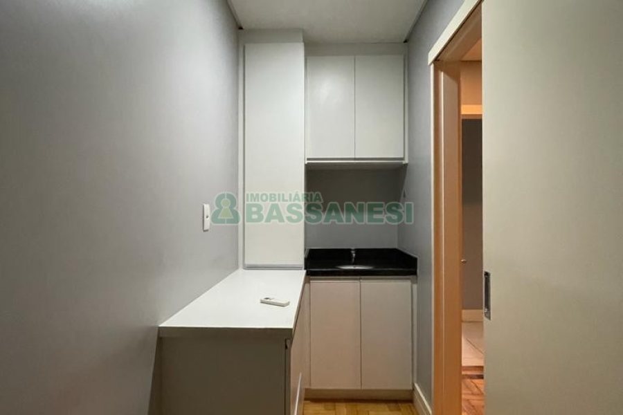 Casa Comercial com 368m², 4 dormitórios, 2 vagas, no bairro Centro em Caxias do Sul para Alugar