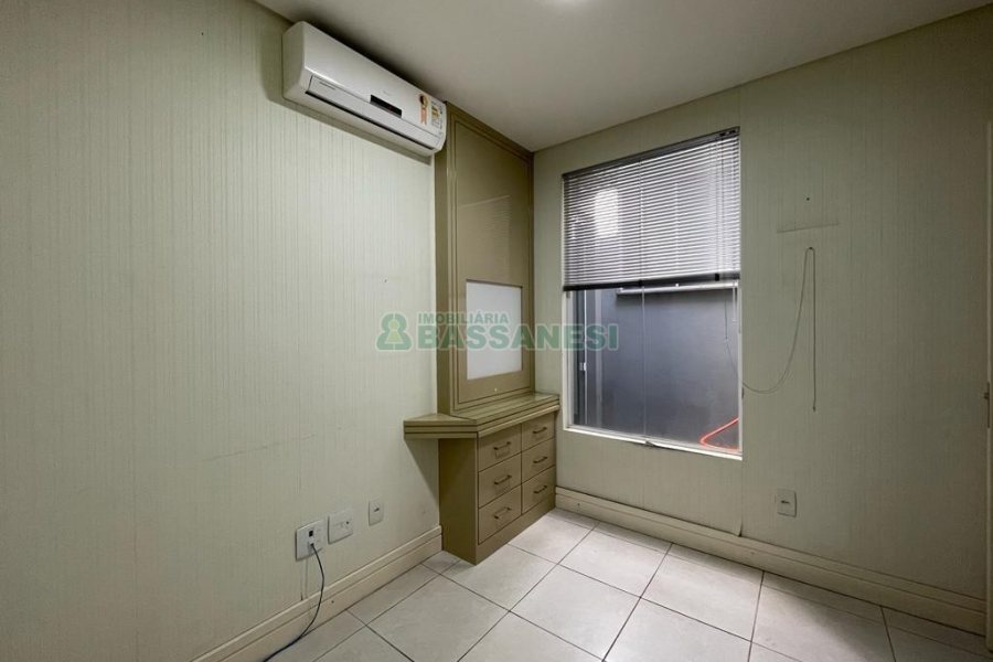 Casa Comercial com 368m², 4 dormitórios, 2 vagas, no bairro Centro em Caxias do Sul para Alugar