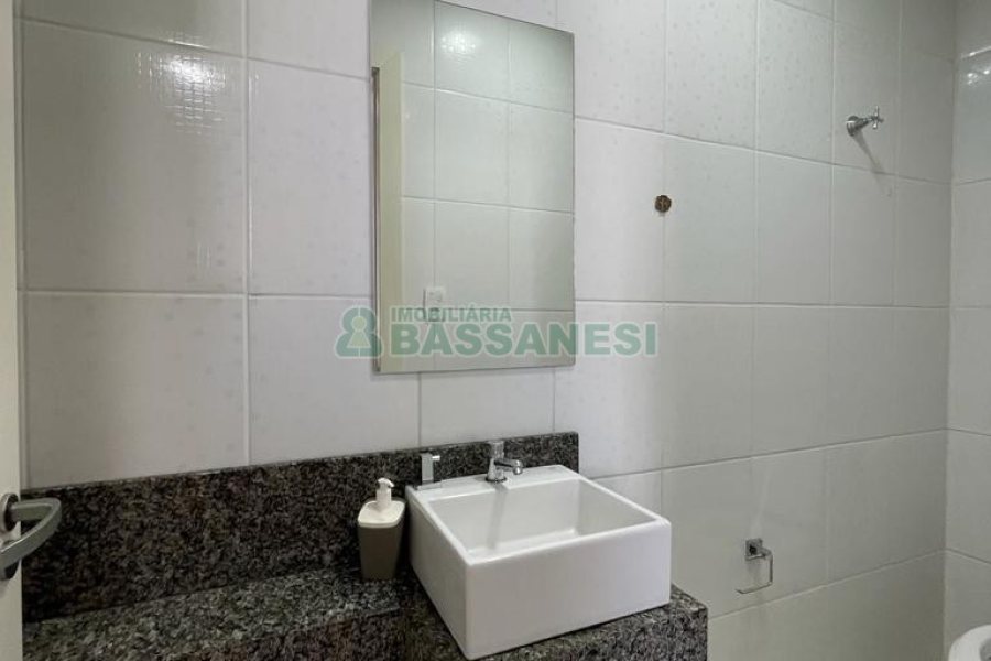 Casa Comercial com 368m², 4 dormitórios, 2 vagas, no bairro Centro em Caxias do Sul para Alugar