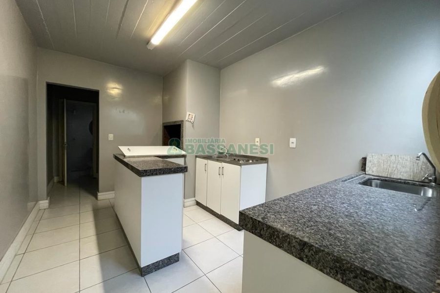 Casa Comercial com 368m², 4 dormitórios, 2 vagas, no bairro Centro em Caxias do Sul para Alugar