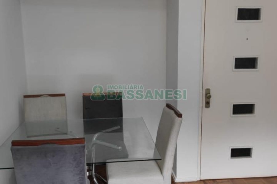 Apartamento com 77m², 3 dormitórios, 1 vaga, no bairro Centro em Caxias do Sul para Comprar