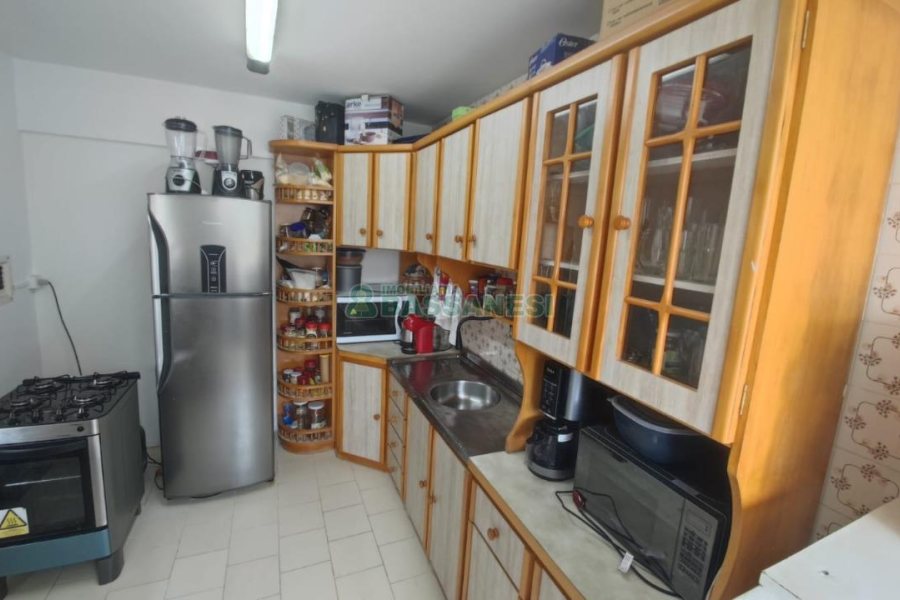 Apartamento com 77m², 3 dormitórios, 1 vaga, no bairro Centro em Caxias do Sul para Comprar