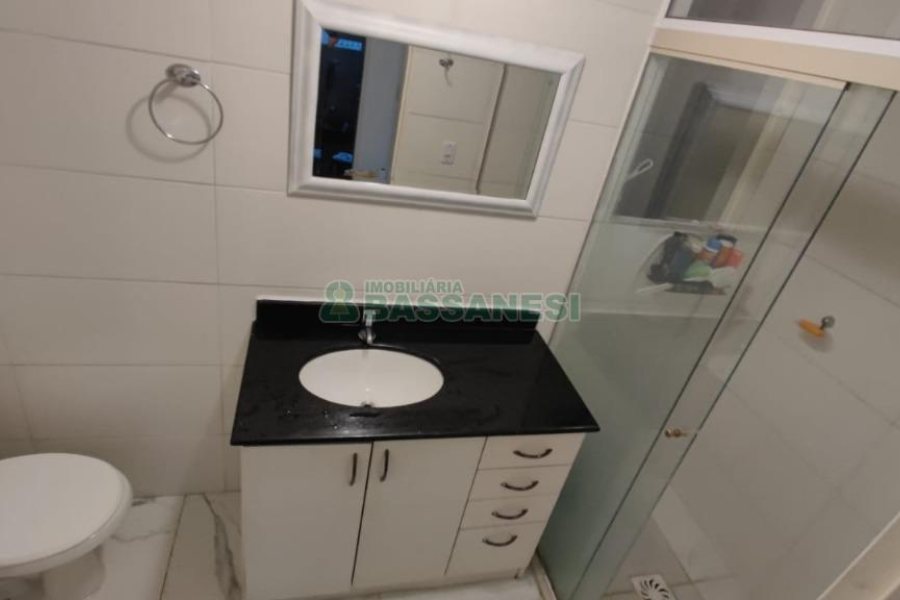 Apartamento com 77m², 3 dormitórios, 1 vaga, no bairro Centro em Caxias do Sul para Comprar