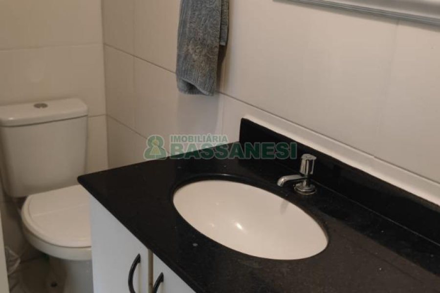Apartamento com 77m², 3 dormitórios, 1 vaga, no bairro Centro em Caxias do Sul para Comprar