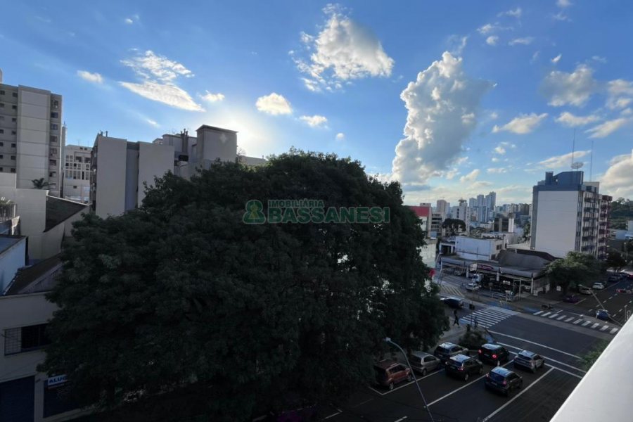 Apartamento com 280m², 3 dormitórios, no bairro Centro em Caxias do Sul para Alugar