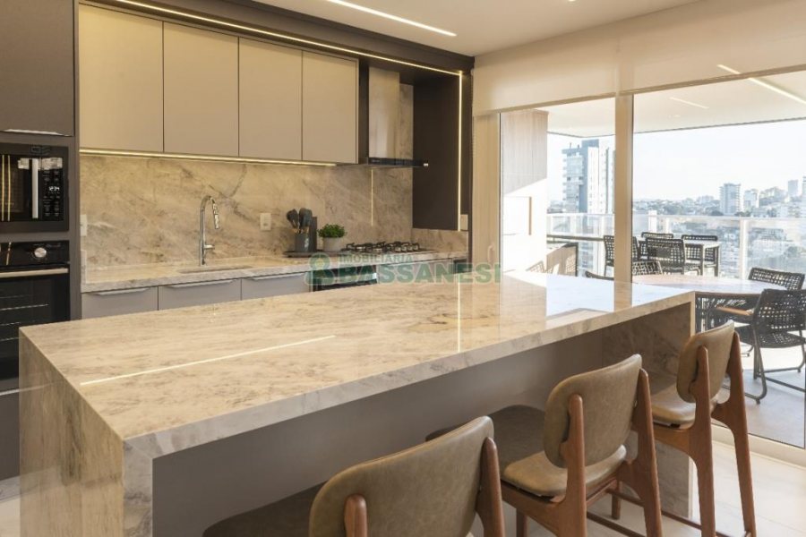 Apartamento com 182m², 3 dormitórios, 2 vagas, no bairro Exposição em Caxias do Sul para Comprar