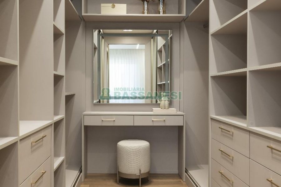 Apartamento com 182m², 3 dormitórios, 2 vagas, no bairro Exposição em Caxias do Sul para Comprar