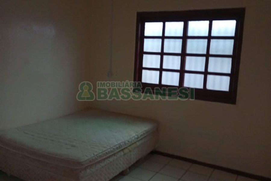 Casa com 154m², 4 dormitórios, 2 vagas, no bairro Esplanada em Caxias do Sul para Comprar