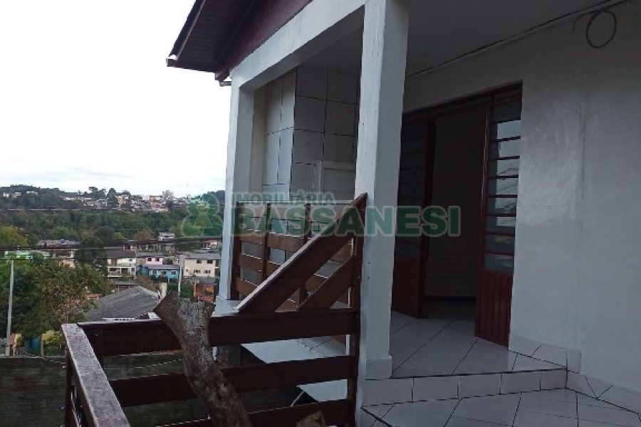 Casa com 154m², 4 dormitórios, 2 vagas, no bairro Esplanada em Caxias do Sul para Comprar