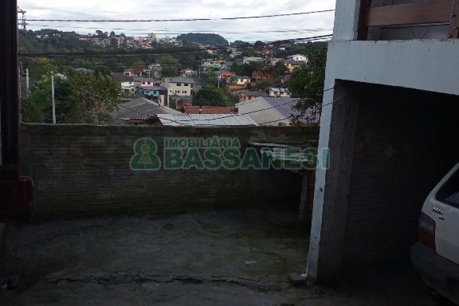 Casa com 154m², 4 dormitórios, 2 vagas, no bairro Esplanada em Caxias do Sul para Comprar