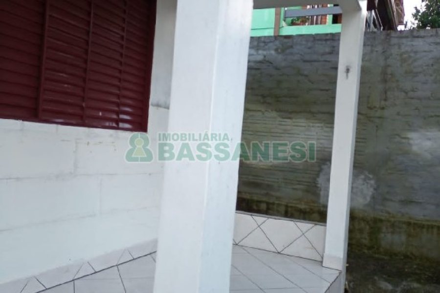 Casa com 154m², 4 dormitórios, 2 vagas, no bairro Esplanada em Caxias do Sul para Comprar
