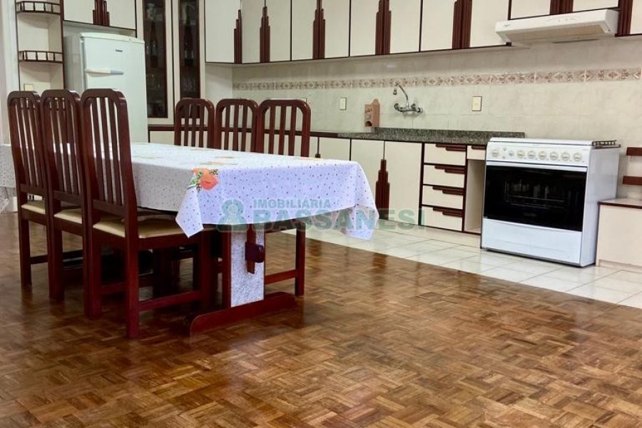 Casa com 212m², 3 dormitórios, 2 vagas, no bairro Fazenda Souza em Caxias do Sul para Comprar