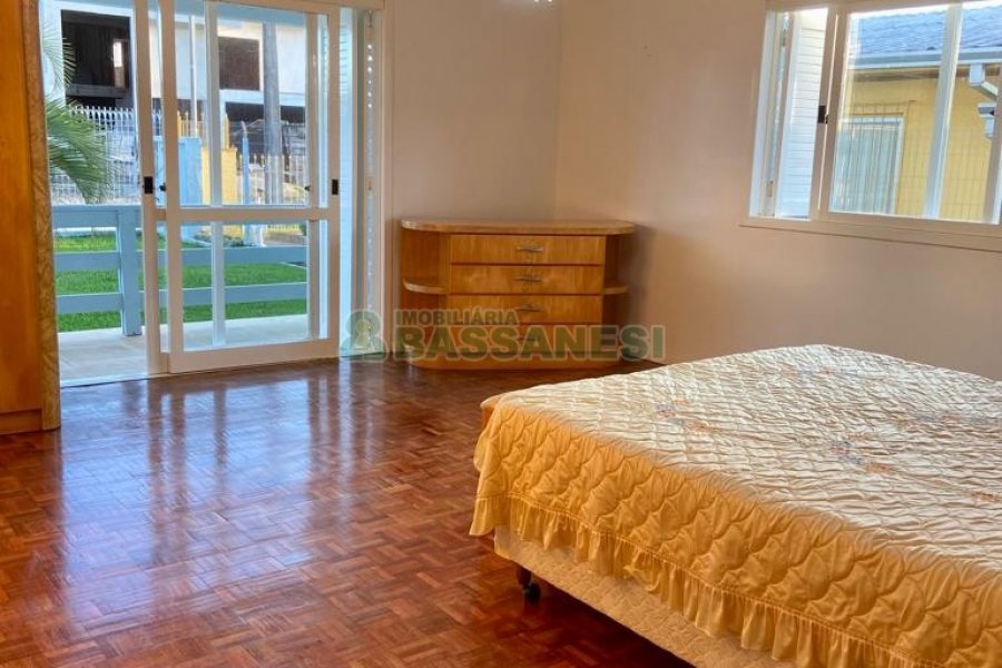 Casa com 212m², 3 dormitórios, 2 vagas, no bairro Fazenda Souza em Caxias do Sul para Comprar