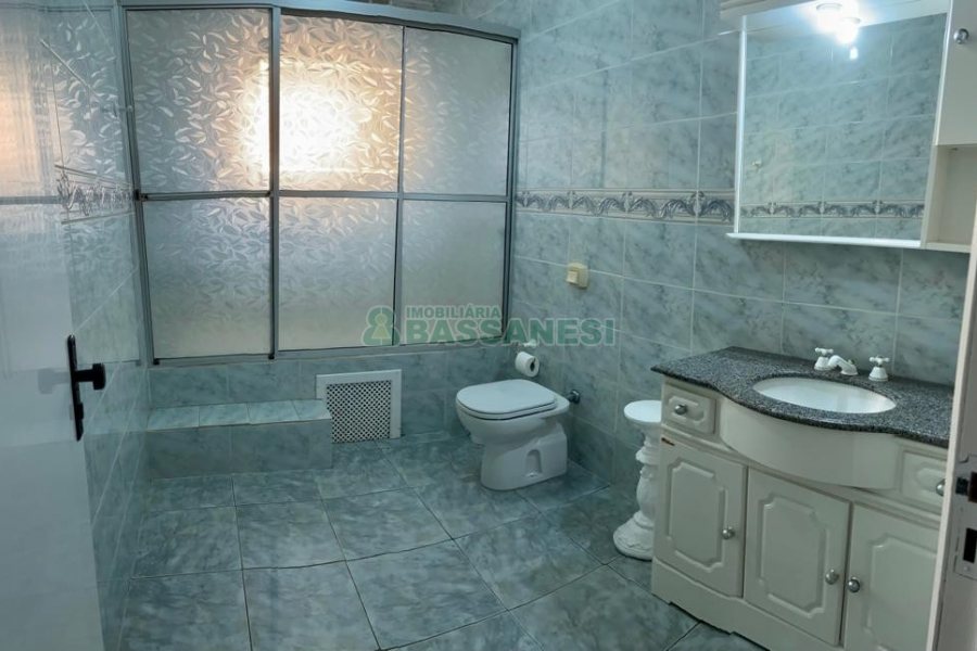 Casa com 212m², 3 dormitórios, 2 vagas, no bairro Fazenda Souza em Caxias do Sul para Comprar