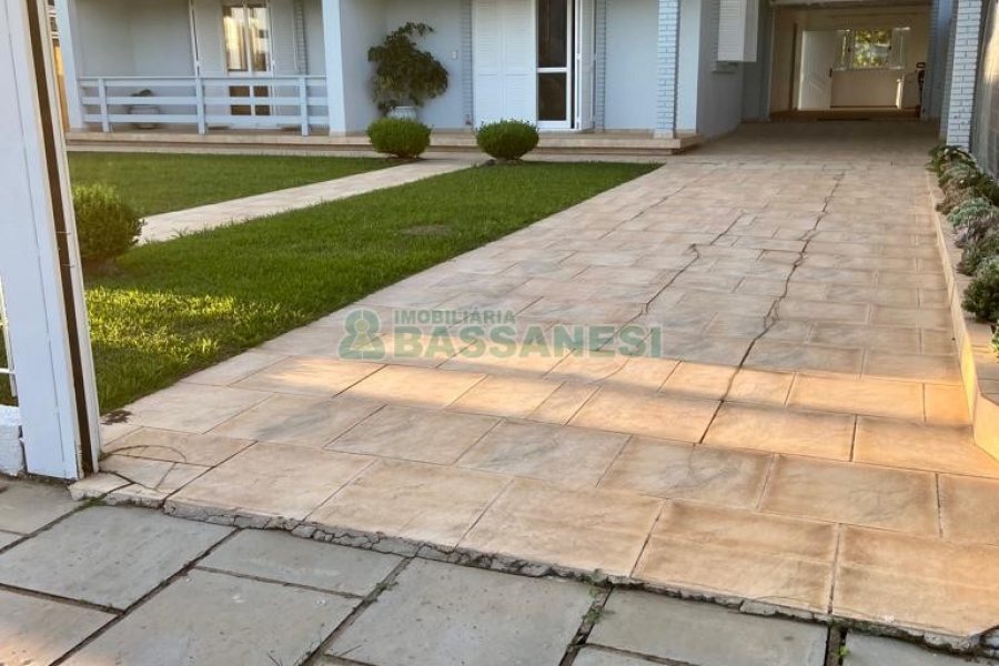 Casa com 212m², 3 dormitórios, 2 vagas, no bairro Fazenda Souza em Caxias do Sul para Comprar