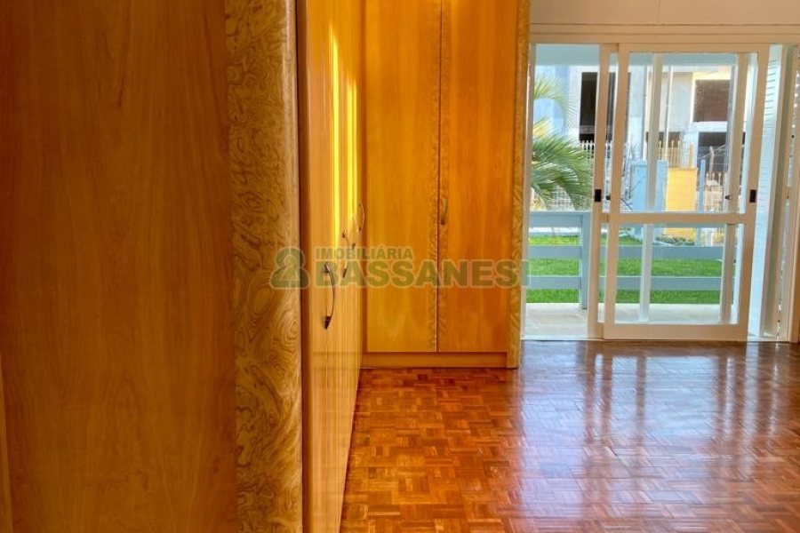 Casa com 212m², 3 dormitórios, 2 vagas, no bairro Fazenda Souza em Caxias do Sul para Comprar