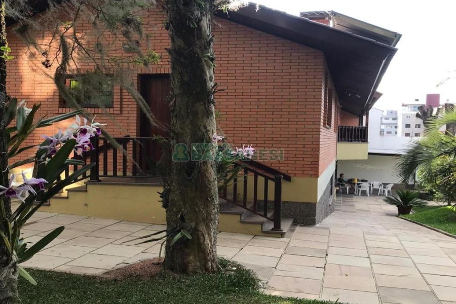 Casa com 410m², 3 dormitórios, no bairro Bela Vista em Caxias do Sul para Comprar
