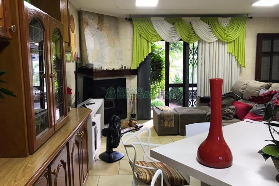 Casa com 410m², 3 dormitórios, no bairro Bela Vista em Caxias do Sul para Comprar