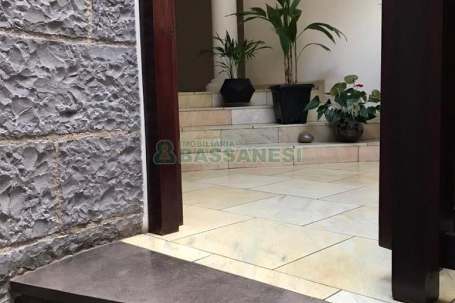 Casa com 410m², 3 dormitórios, no bairro Bela Vista em Caxias do Sul para Comprar