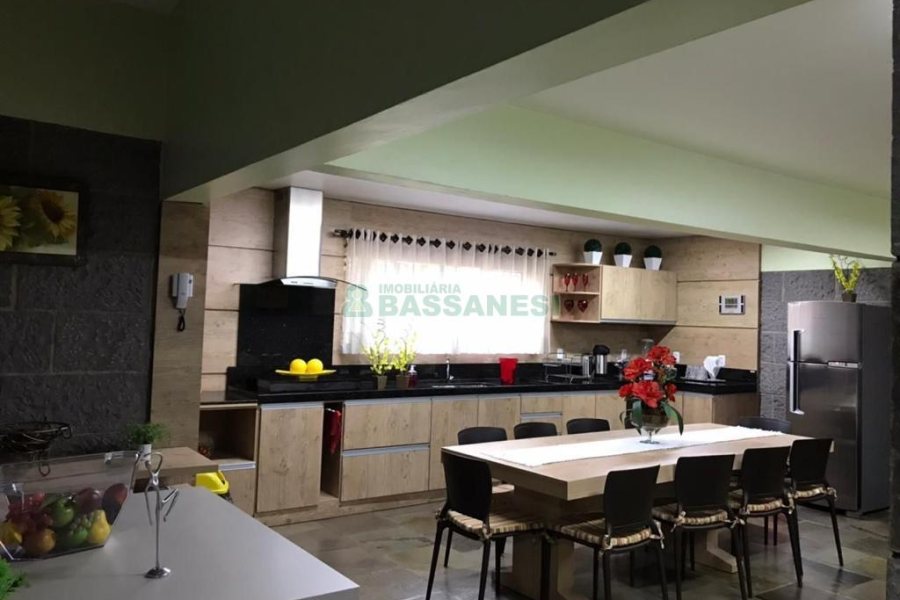 Casa com 410m², 3 dormitórios, no bairro Bela Vista em Caxias do Sul para Comprar