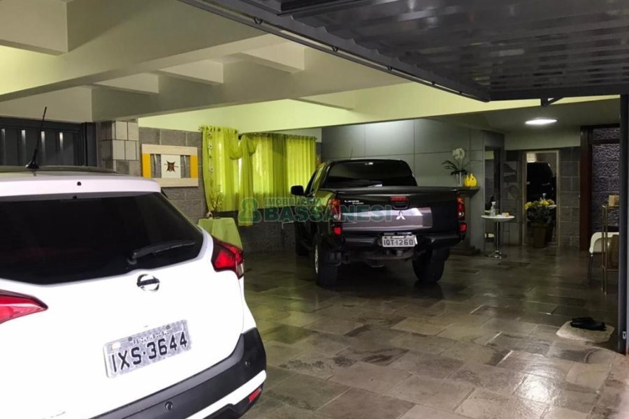 Casa com 410m², 3 dormitórios, no bairro Bela Vista em Caxias do Sul para Comprar