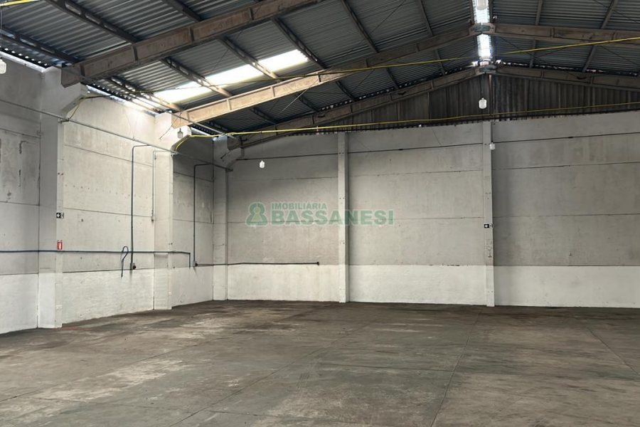 Pavilhão com 671m², no bairro Santa Catarina em Caxias do Sul para Alugar