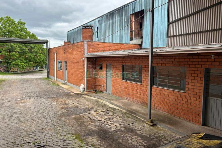 Pavilhão com 671m², no bairro Santa Catarina em Caxias do Sul para Alugar