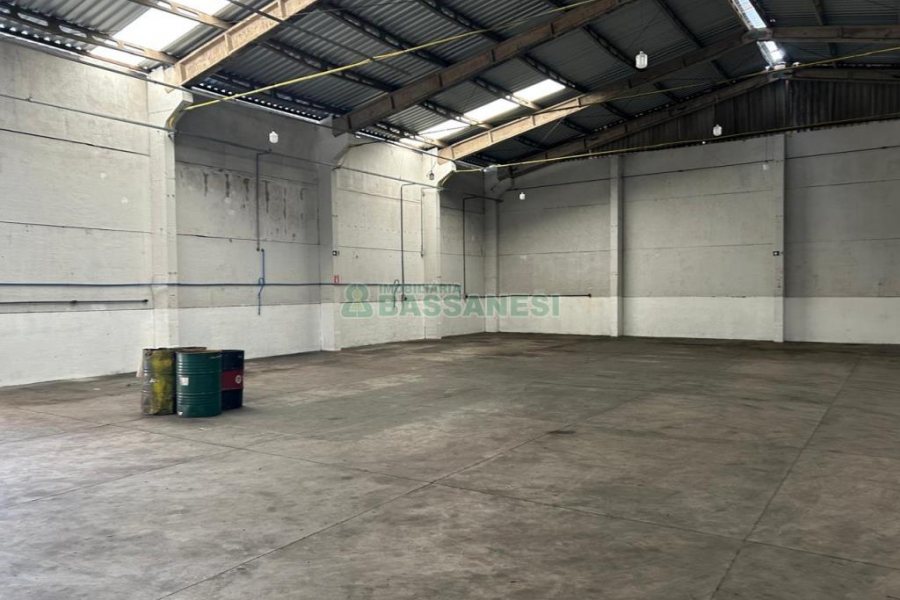 Pavilhão com 671m², no bairro Santa Catarina em Caxias do Sul para Alugar