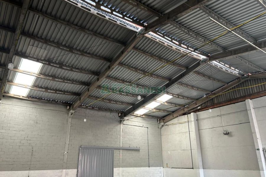 Pavilhão com 671m², no bairro Santa Catarina em Caxias do Sul para Alugar