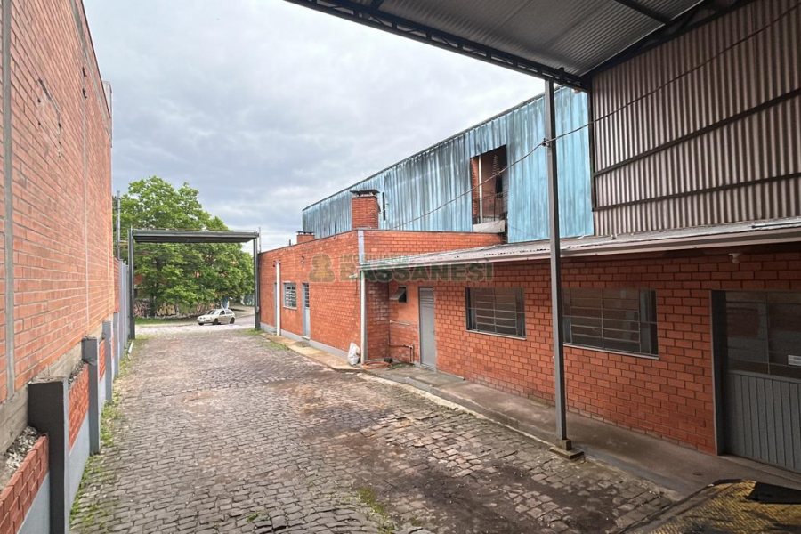 Pavilhão com 671m², no bairro Santa Catarina em Caxias do Sul para Alugar