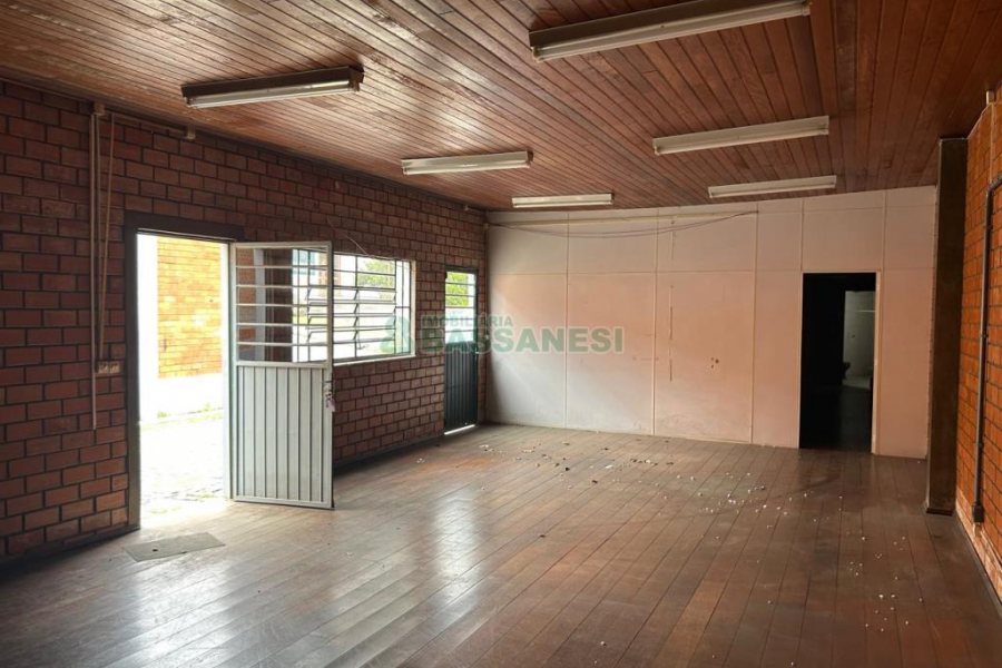 Pavilhão com 671m², no bairro Santa Catarina em Caxias do Sul para Alugar