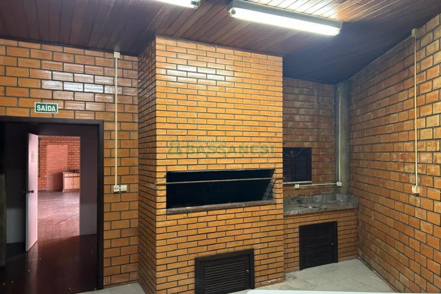Pavilhão com 671m², no bairro Santa Catarina em Caxias do Sul para Alugar