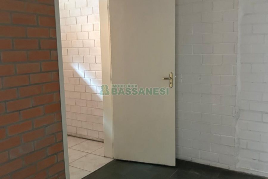 Pavilhão com 671m², no bairro Santa Catarina em Caxias do Sul para Alugar