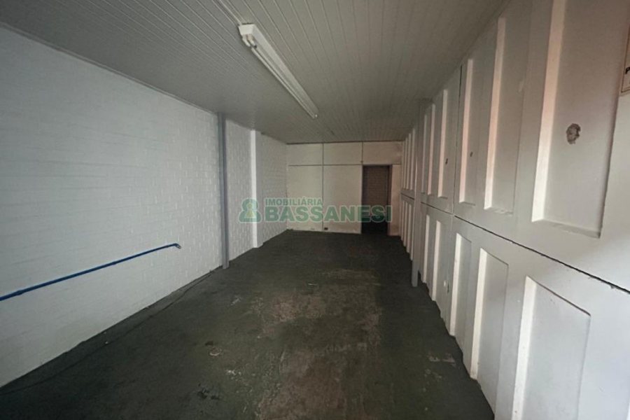Pavilhão com 671m², no bairro Santa Catarina em Caxias do Sul para Alugar