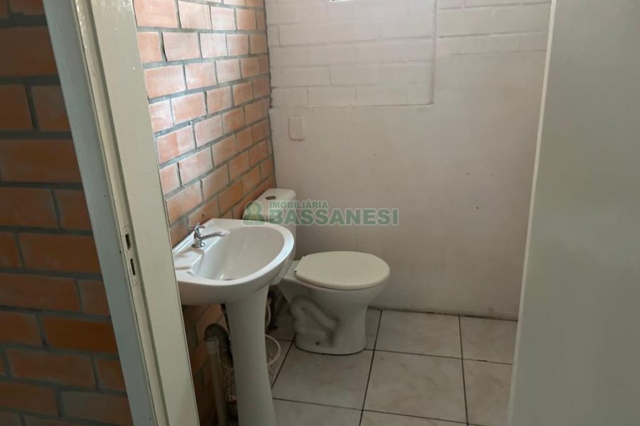 Pavilhão com 671m², no bairro Santa Catarina em Caxias do Sul para Alugar